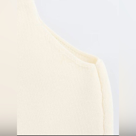 NWT Boutique Rosie Cream Sleeveless Button-Up Vest | A-Line Round Neck Top - Picture 5 of 9